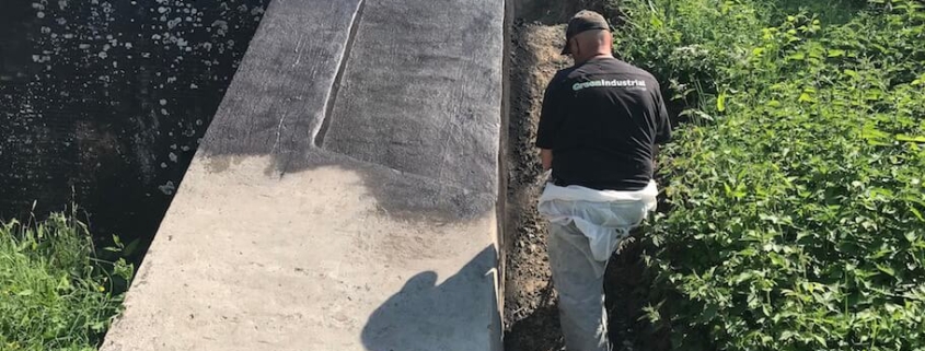 Liquid rubber verwerken spraygrade op een beton ondergrond. Nadat deze laag is aangebracht is er geen vochtdoorslag meer mogelijk