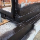 Liquid rubber maaiveld afdichting. Doordat Liquid rubber hecht op beton, steen, hout en staal is het prefect om het maaiveld waterdicht te maken.