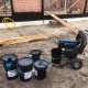 Liquid rubber spuiten met airless pomp. Maaiveld waterdicht afdichten met Liquid rubber. Hecht op beton, steen, hout en staal